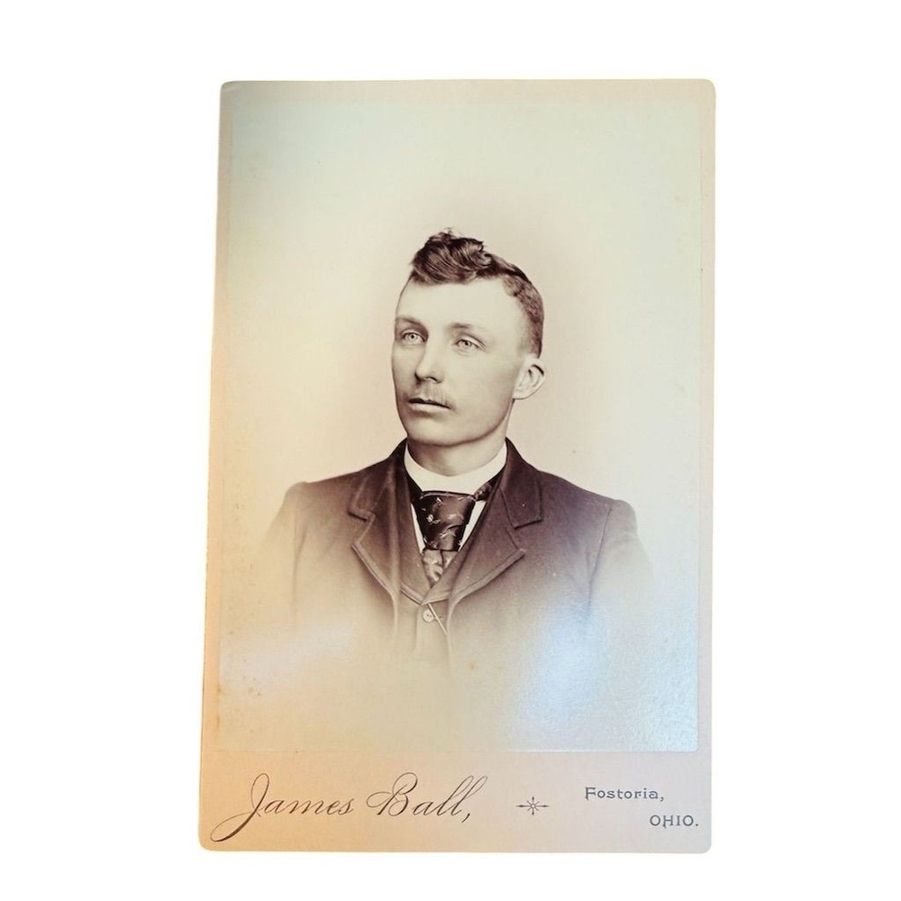 Antique Victorian‎ Cabinet Card Photo Portrait of Gentleman 1800s Original 4x6